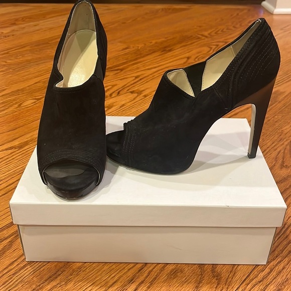 Calvin Klein Woman’s Black Richelle Fish/Napa Heels Size 9M - Picture 1 of 8